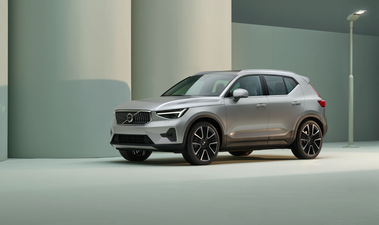 Der Volvo XC40 Alle Angebote bei La Linea Franca Kfz. Handels GmbH in Koln Raderberg entdecken